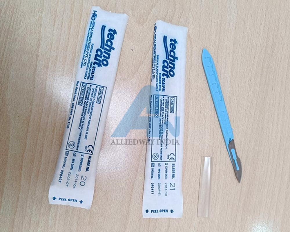 Surgical Scalpel With Plastic Handle